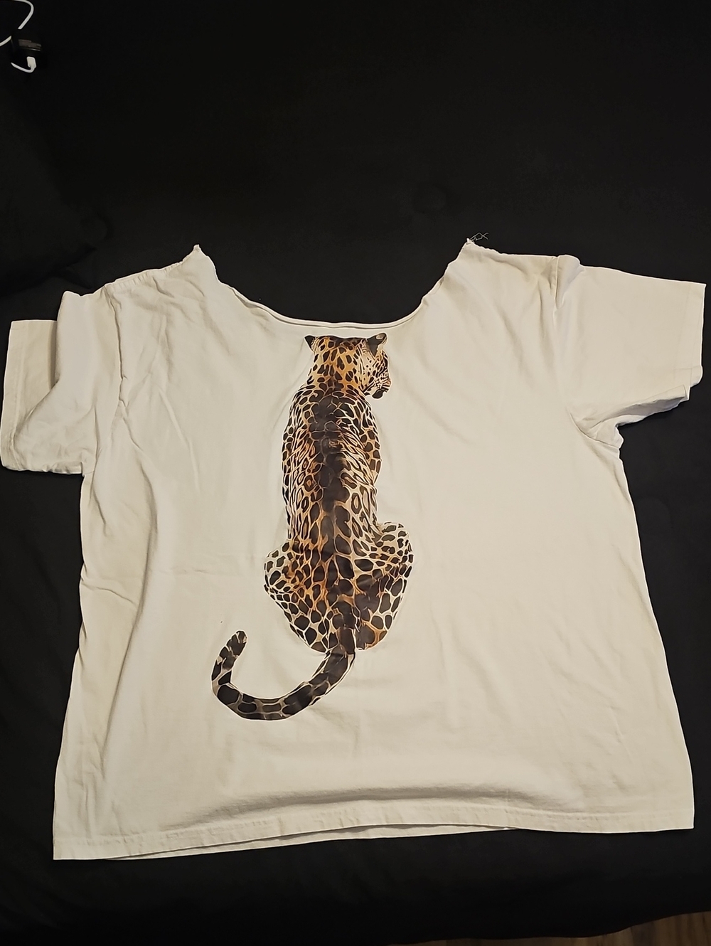 Women's White Cat Print T-Shirt with Leopard Graphic